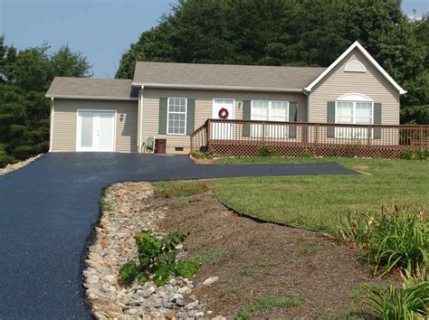 The builder didn't hold back on amenities in this little beauty. smith mountain lake waterfront homes | Smith Mountain Lake ...