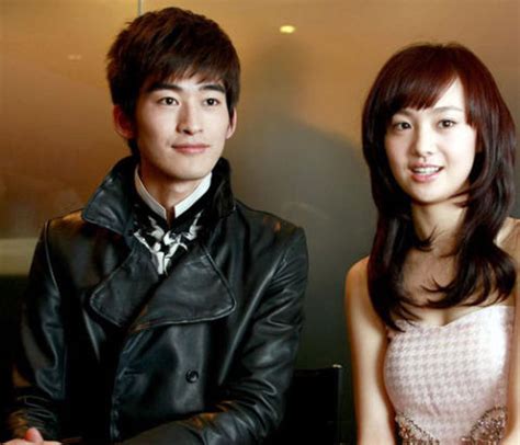 Sorry for the late updates, been busy with work. Zhang Han:I don't mind Zheng on plastic surgery ...
