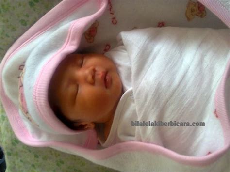 Cara Azan Bayi Perempuan 5 Cara Merawat Bayi Baru Lahir Menurut Islam