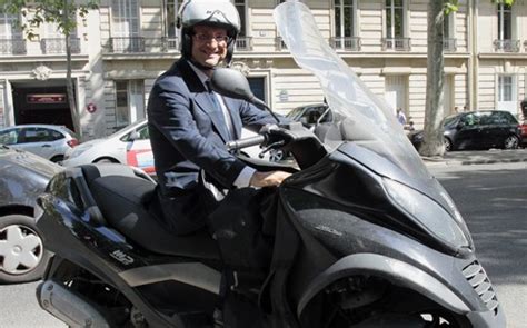 @ les photos publiées vendredi dernier, outre la liaison supposée avec julie gayet, ont démontré une chose : Gayet - Hollande : le scooter était italien
