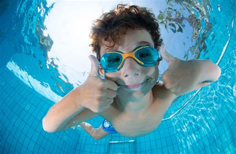 Can You Swim With Contact Lenses Calgary