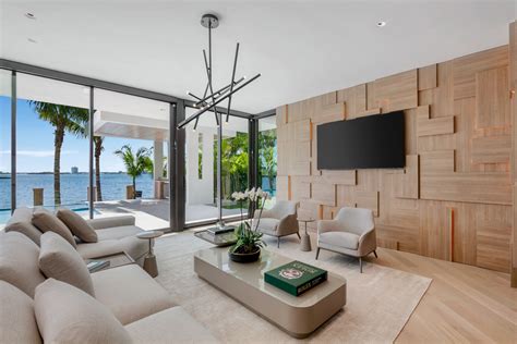 Waterfront Residence A Tropical Oasis In Miami Beach