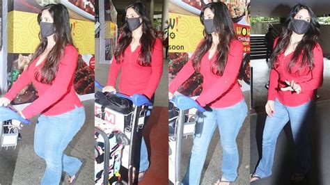 Super Stunning Zareen Khan L00ks Hot In Red Top And Tone Jeans As She