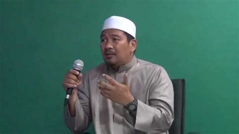 Kuliah maghrib perdana oleh ustaz ahmad dusuki abd rani di surau taman pauh jaya, seberang jaya, pulau pinang pada 6. Ustaz Ahmad Dusuki Abd Rani - "Menyusuri Perjuangan TG Nik ...