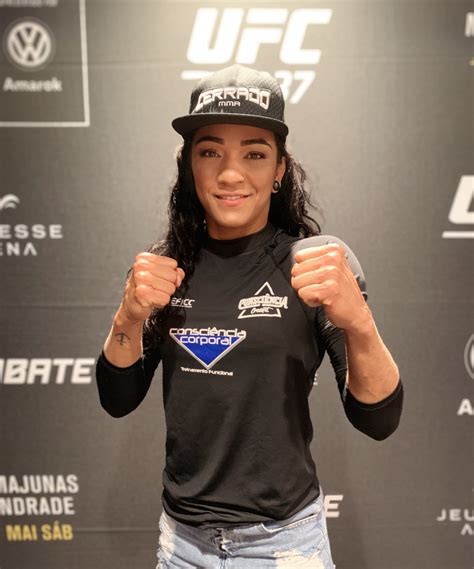 Viviane araújo gomes (born november 21, 1986) is a brazilian mixed martial artist. Viviane Araújo cita brincadeiras com nome de xará e ...