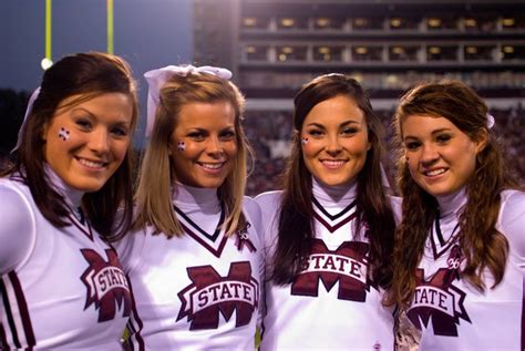 Drakesdrumuk Mississippi State Cheerleaders In A Row