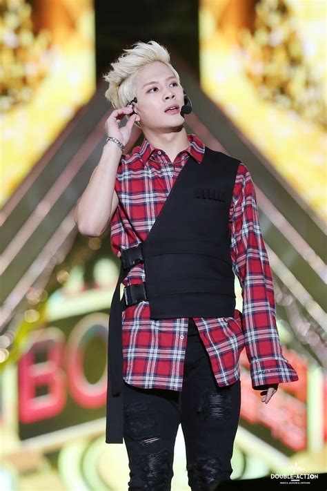 v live ⓓxv 가운은 처음이지? in 밀라노 (갓세븐 :잭슨). Imagem embutida | 갓세븐 잭슨, 잭슨, 왕