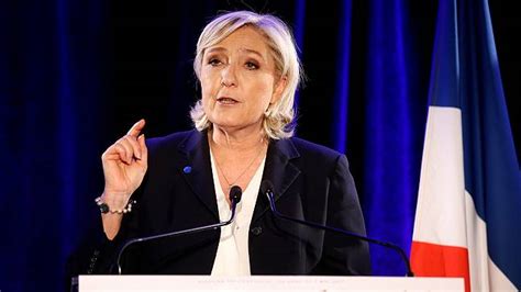France S Le Pen Refuses To Wear Headscarf To Meet Lebanon S Grand Mufti Euronews