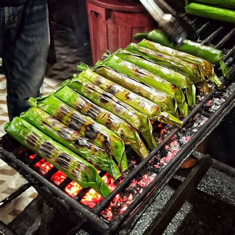 Masukkan ikan bandeng ke dalam bumbu ketumbar dan bawang serta tepung yang telah diberi air. TOP 15 Makanan Khas Gorontalo Terbuat Dari Ikan Dan Bahan ...