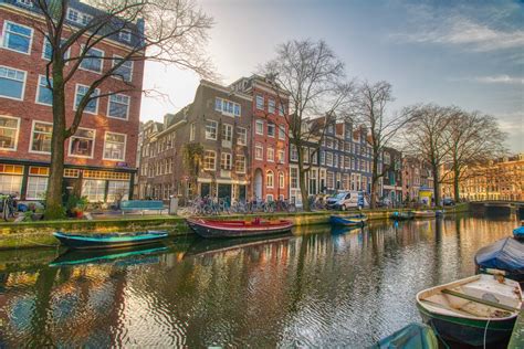 exploring the canals in the dutch capital of amsterdam — ecksplorer