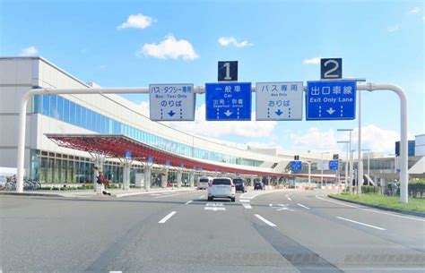 This is a useful facility for customers leaving on early morning flights, as well as those needing a place to stay after or in between flights. New Chitose Airport Sapporo Arrivals & Departures | JapanVisitor Japan Travel Guide