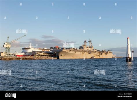 Uss Bonhomme Richard Lhd 6 Wasp Class Amphibious Assault Ship Of The