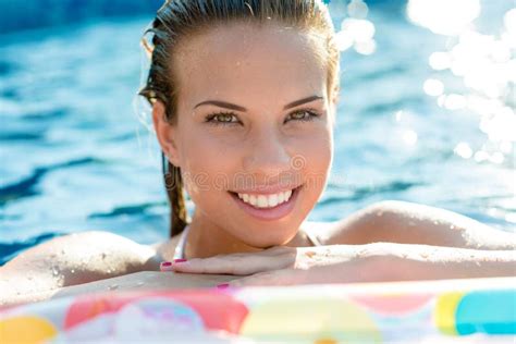 Brunette Smiling Woman Relaxing In Pool Stock Image Image Of Beauty