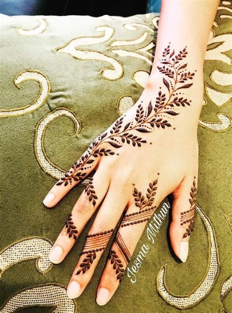 25 Minimal Mehndi Designs Thatll Charm Every Brides Aesthetics