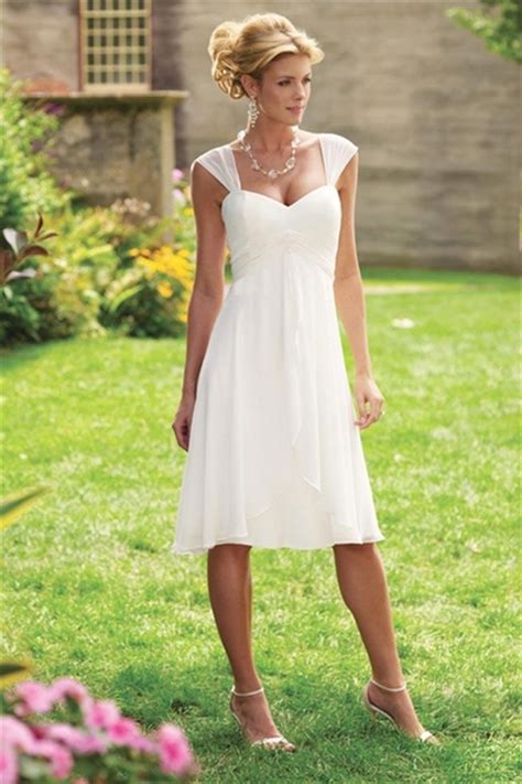 The best option is summer wedding dress in the grecian style. 10 Non-Traditional Wedding Dresses for the Non-Traditional ...