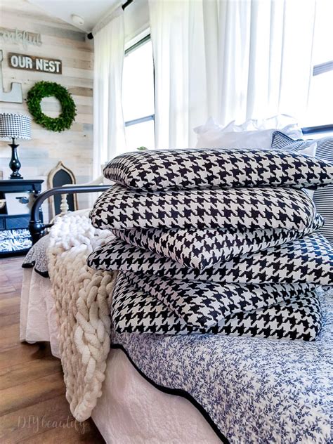 How to Easily Reupholster Dining Seat Cushions - DIY Beautify