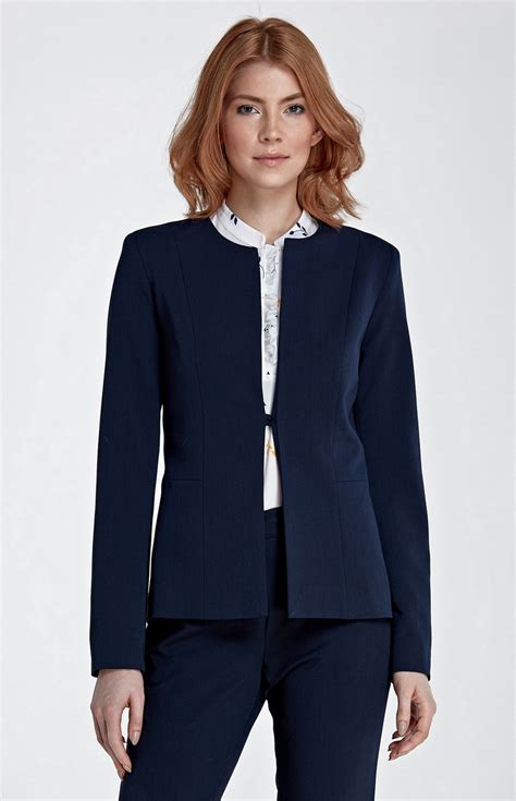 Aucun doute, on sait où on met les pieds. Liste Tendance: 20+ Idées veste bleu marine avec quoi ...