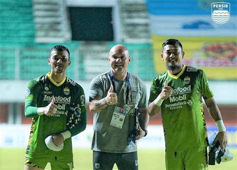 Klasemen Liga 1 2021 2022 Hingga Pekan Ke 11 Persib Bandung Terus