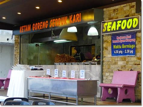 One of the most famous nasi lemak joints in kampung baru (and beyond), nasi lemak antarabangsa has been catering to loyal customers since the 80s. Restoran Nasi Lemak Ayam Kampung | Homestay dan Catering Izzah