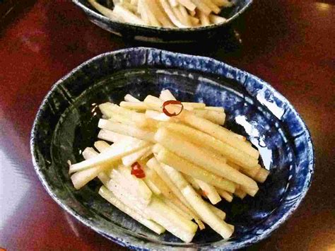 See more ideas about radish recipes, diakon radish recipe, daikon recipe. Recipes for Tom: Daikon no kawa no kinpira / kinpira saute of daikon radish skin
