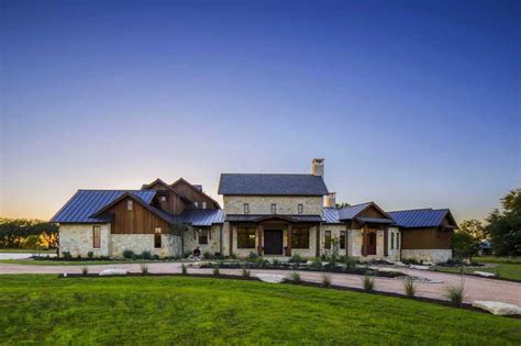 Fabulous Contemporary Twist On The Traditional Texas Farmhouse