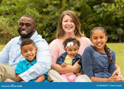 Multikulturelle Familie Stockfoto Bild Von Schön Fünf 59606672