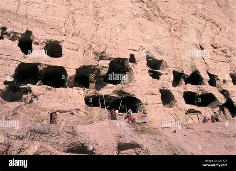 Afghanistan Bamiyan1998 Hazara Cave Dwellers Displaced From Kabul By