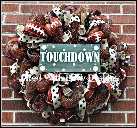 17,389 wreath stock illustrations on gograph. Football Wreath, Football, Football Decoration, Football ...