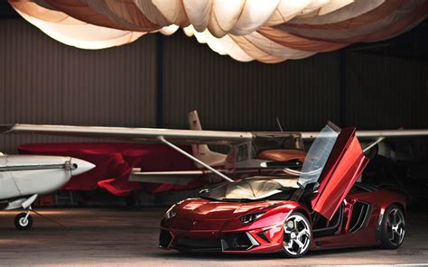 Download 4k Lamborghini Aventador In A Hangar Wallpaper