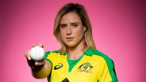 ellyse perry named icc women s cricketer of the year for the second time