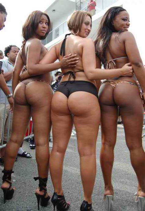 Outdoor Group Nude Butts