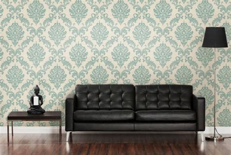 30 Elegant And Chic Living Rooms With Damask Wallpaper