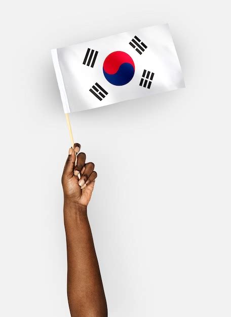 Persona Que Agita La Bandera De Corea Del Sur Foto Gratis