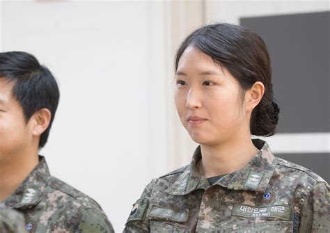 Sk그룹 최태원 회장 차녀 최민정(23) 해군장교 임관식 / 차재문 기자 대한민국 딸인 것이 서울 최태원 sk 회장 둘째 딸 최민정 중위, 30일 제대 조선b2 sk 차녀 최민정 중위, 30일 전역 동아31 최태원 sk. 최태원 SK 회장 차녀 민정씨, 中 투자회사 입사