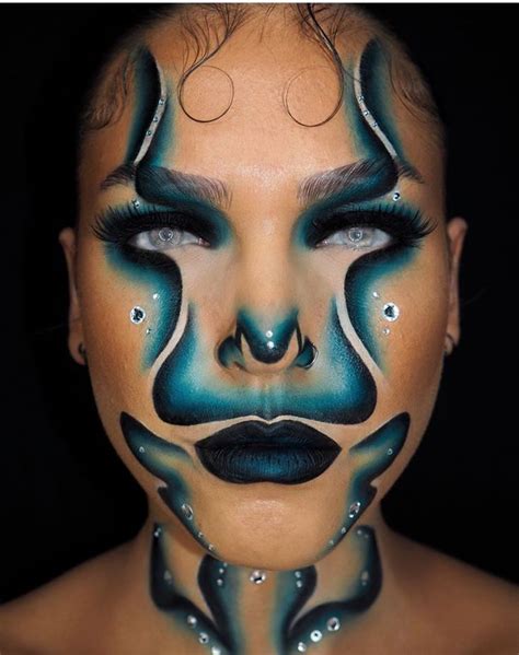 30 Scary Halloween Makeup Looks Ideas For 2020 The Glossychic Cool Halloween Makeup Crazy