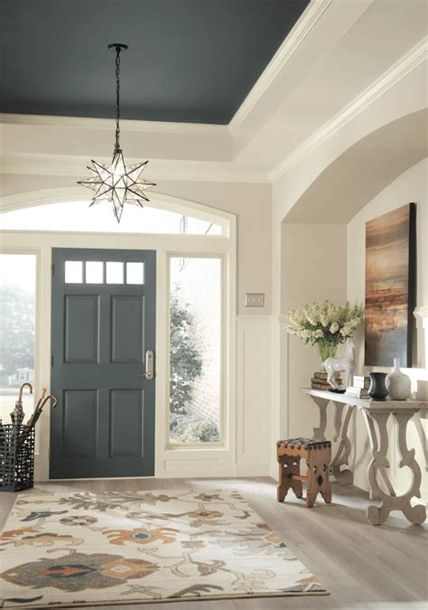 White is a popular ceiling paint color, and it's not just out of a stodgy adherence to tradition. Why Foyer Color Matters (And How to Choose It) - Freshome.com