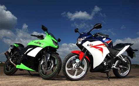 The cbr250r and the ninja 250r battle for supremacy! Honda CBR 250 v Kawasaki Ninja 250R - will either go ton ...