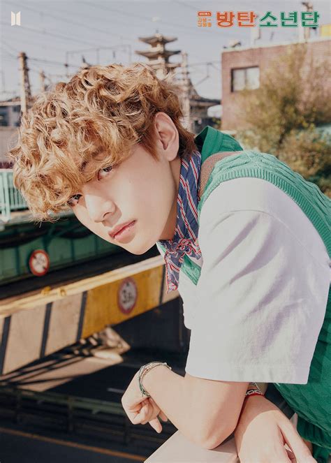 Each bts members has their name, birthday, and international age systems. ชวนส่อง - BTS 2021 SEASON'S GREETINGS Preview Cuts #2 - Pantip