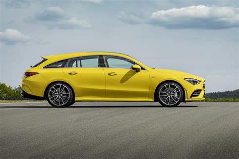 Inheriting its design from the new g70 sedan, the g70 shooting brake's signature crest grille, set lower than the quad lamps which spread outward. Mercedes-AMG CLA 35 4MATIC Shooting Brake is een feit ...