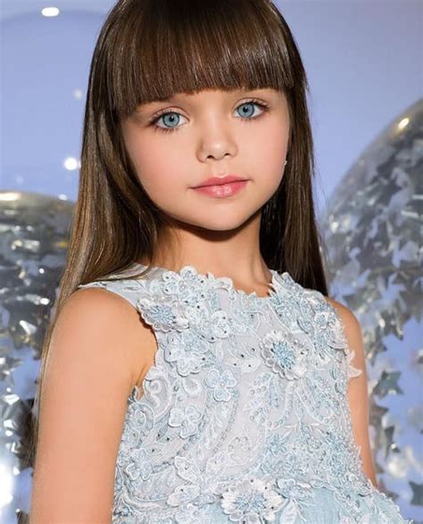 10 Immagini della bambina di 6 anni più bella del mondo che è andata a