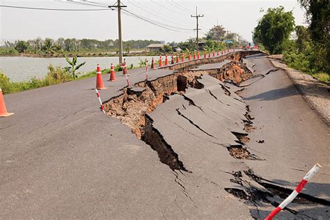 Best Earthquake Damage Stock Photos Pictures And Royalty Free Images