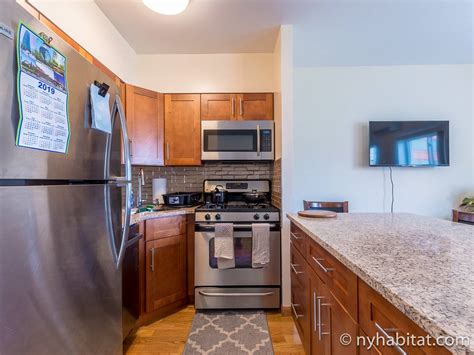 Unfurnished room with own bathroom in an apartment. New York Apartment: 2 Bedroom Apartment Rental in Astoria ...