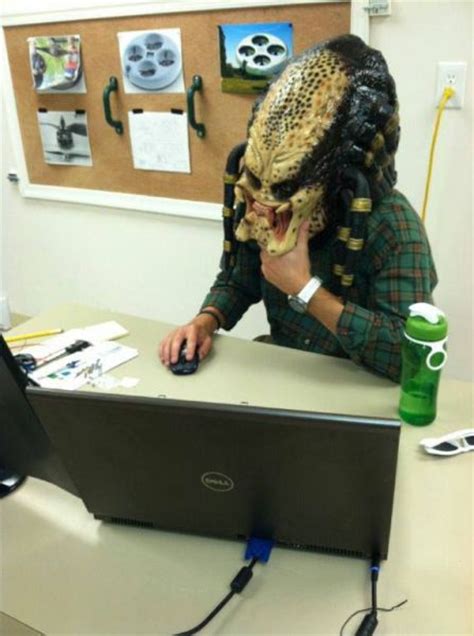 Irti Funny Picture 4946 Tags Predator Using Computer Yospos Laptop Office