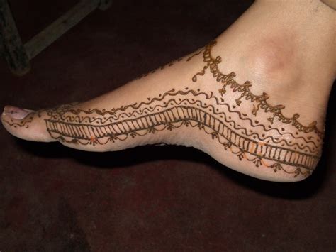 Short Simple Mehndi Designs For Hands And Feet