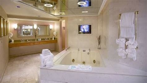 But, when it comes to romantic getaways, nothing beats a hotel room with a private jacuzzi. Cheap Hotels With Jacuzzi In Room Near Me | Revista Discobolo