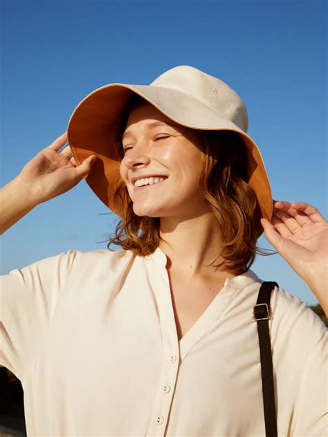 Check out our expanded store at aeon mall, shah alam from 2nd october 2020 onwards. UNIQLO and INES DE LA FRESSANGE Spring/Summer Collection ...