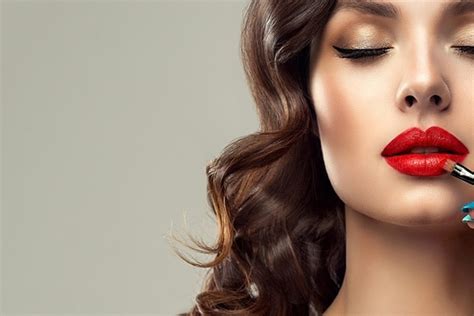 99 reasons why women wear make up