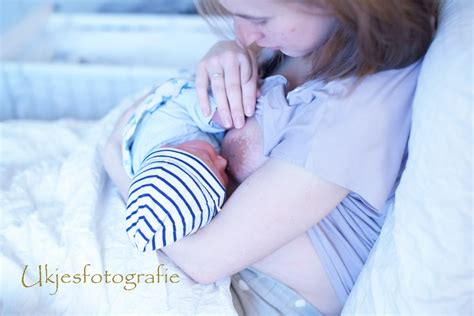 Beautiful Breastfeeding Moment Birthphotography Lifestyle