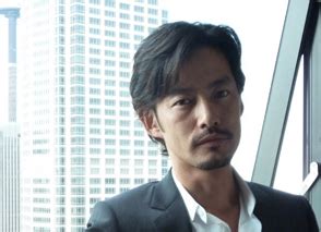 水谷 果穂・竹野内 豊・山崎 育三郎「イチケイのカラス」 フジテレビ系 21:00～ 主演・入間みちお 役. 竹野内豊の演技評価は？昔も現在もイケメンぶりは衰え知らず!