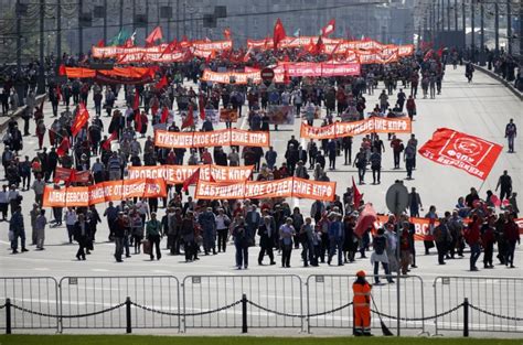 Moscow 100000 March Putin Is Right As Moscow Revives May Day